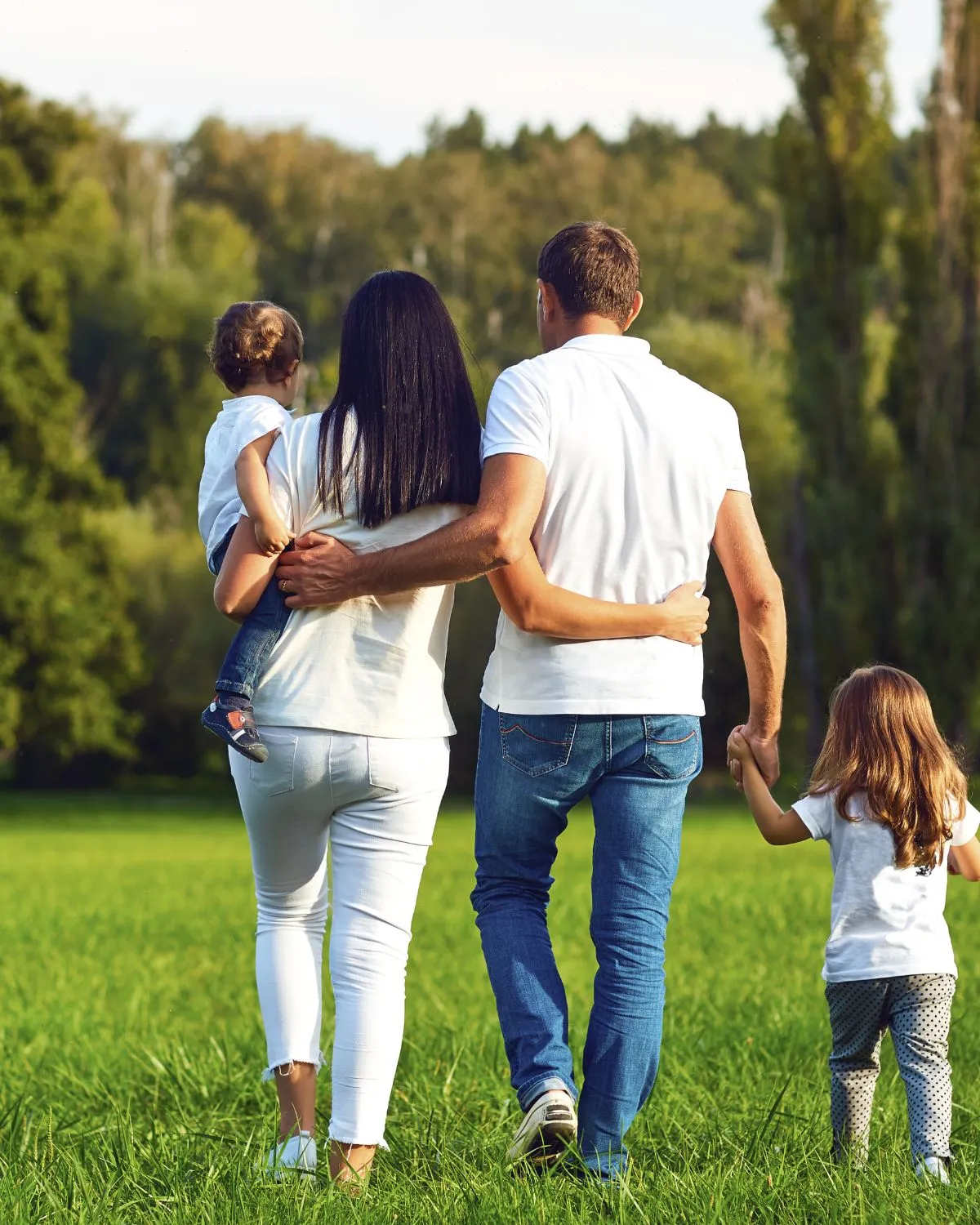 Family walking in DeKoevend Park in Centennial Co, IVitalize Mobile Hydration and Aesthetics